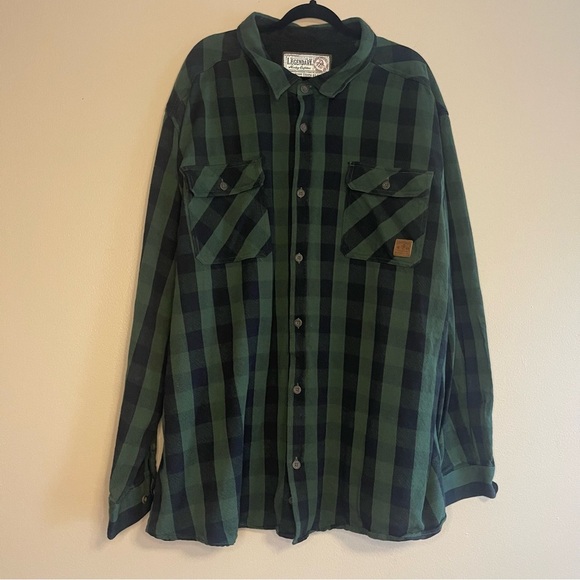 Legendary Whitetails Other - Classic rugged style meets comfort in this Legendary Whitetails “Tough as Buck”